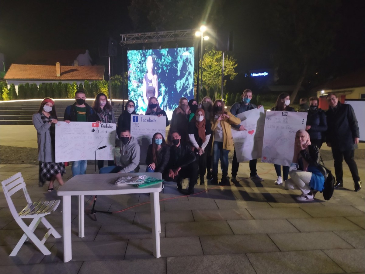 Na Trgu slobode održan performans ‘Vjerski službenici i mladi protiv govora mržnje’