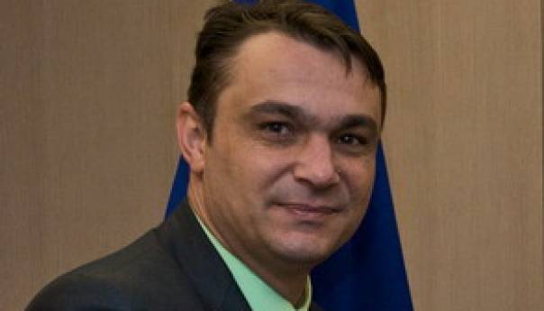sadik ahmetović