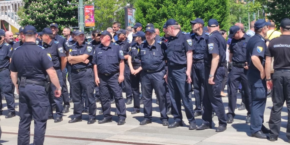 policajci