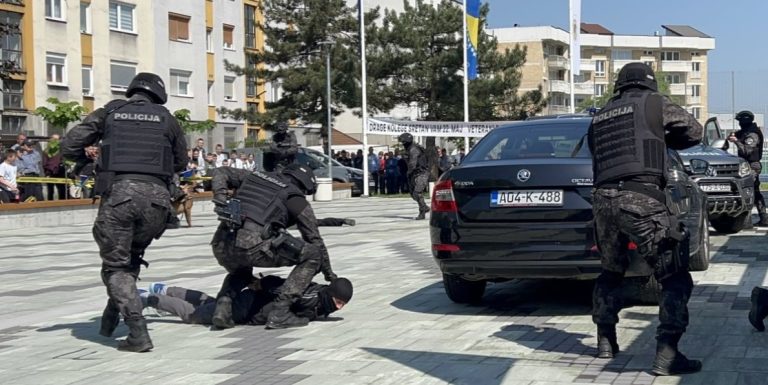 policije