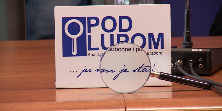 pod lupom